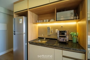 Private kitchen - Stay Just Steps From Itapua Beach, With Pool and gym - RGF (Salvador)