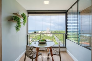 Basic Apartment | Dining