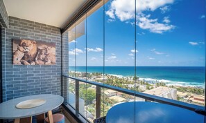 Basic Apartment | Dining