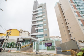 Basic Apartment | Exterior