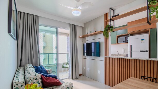 A modern apartment with a living room, dining area, and kitchen. - Beautiful Apartment in Salvador Rmo0602 (Salvador)