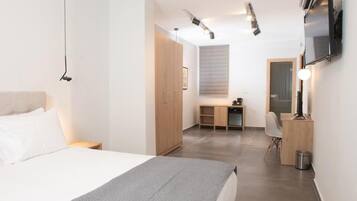 Suite Deluxe, balcon, vue sur la ville | Draps en coton égyptien, literie de qualité, couette en duvet