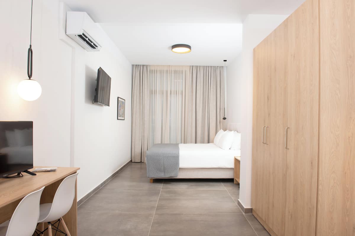 Deluxe Suite, Balcony, City View | Egyptian cotton sheets, premium bedding, down comforters