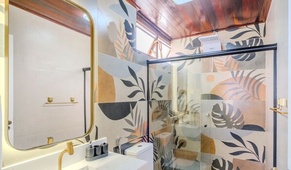 Basic Apartment | Bathroom