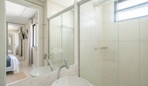 Basic Apartment | Bathroom - Apartment With Barbecue in Pituba Eas0102 (Salvador)