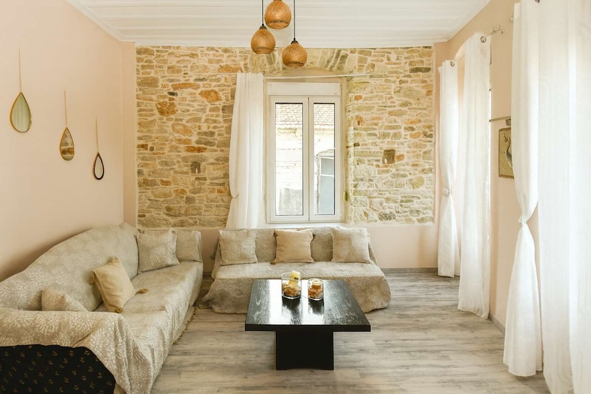 Traditional Samos Home With A Jacuzzi And Balcony - Aydın