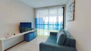 Basic-Apartment | Wohnbereich | Flachbildfernseher