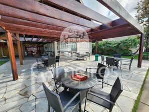 Outdoor dining - Nui Supreme Beach Living  (Ipojuca)