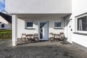 Outdoor dining - Holiday Apartment '2' with Wi-Fi (Olpe)