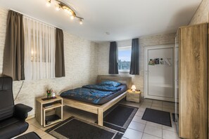 Room - Holiday Apartment '2' with Wi-Fi (Olpe)
