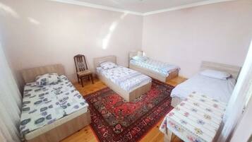 2 bedrooms, iron/ironing board, WiFi