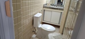 Basic Apartment | Bathroom | Shower