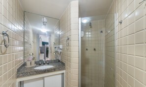 Căn hộ cơ bản | Phòng tắm | Buồng tắm vòi sen 