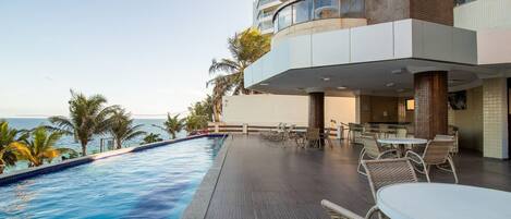 حمّام سباحة خارجي