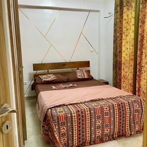 3 habitaciones, tabla de planchar con plancha, wifi y ropa de cama