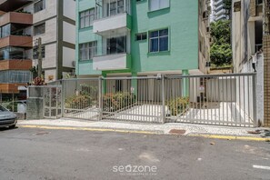 Basic Apartment | Exterior