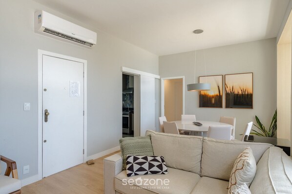 Basic Apartment | Living area | TV