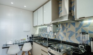 Basic Apartment | Private kitchen | Cookware/dishes/utensils