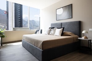 3 slaapkamers, een strijkplank/strijkijzer, gratis wifi, beddengoed