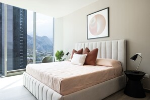 3 bedrooms, desk, iron/ironing board, free WiFi - High-Rise with City & Mountain Views, Pool & Gym (21 de Marzo)