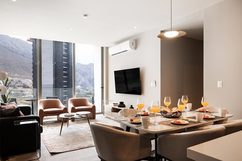 Panoramic City & Mountain Views + Pool Access