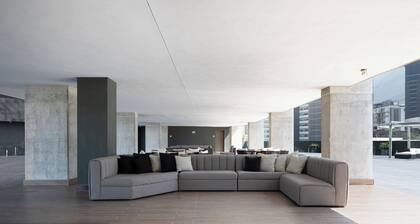 Mountain Views & Pool Access in Elegant Apartment