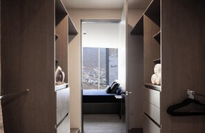 3 bedrooms, iron/ironing board, free WiFi, bed sheets - Stylish Apartment: Pool, Gym & Mountain Scenery (21 de Marzo)