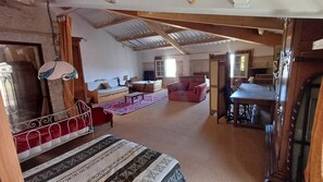 4 chambres, fer et planche à repasser, Wi-Fi, draps fournis
