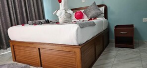 Deluxe-Doppelzimmer, Gartenblick | Kostenloses WLAN, Bettwäsche