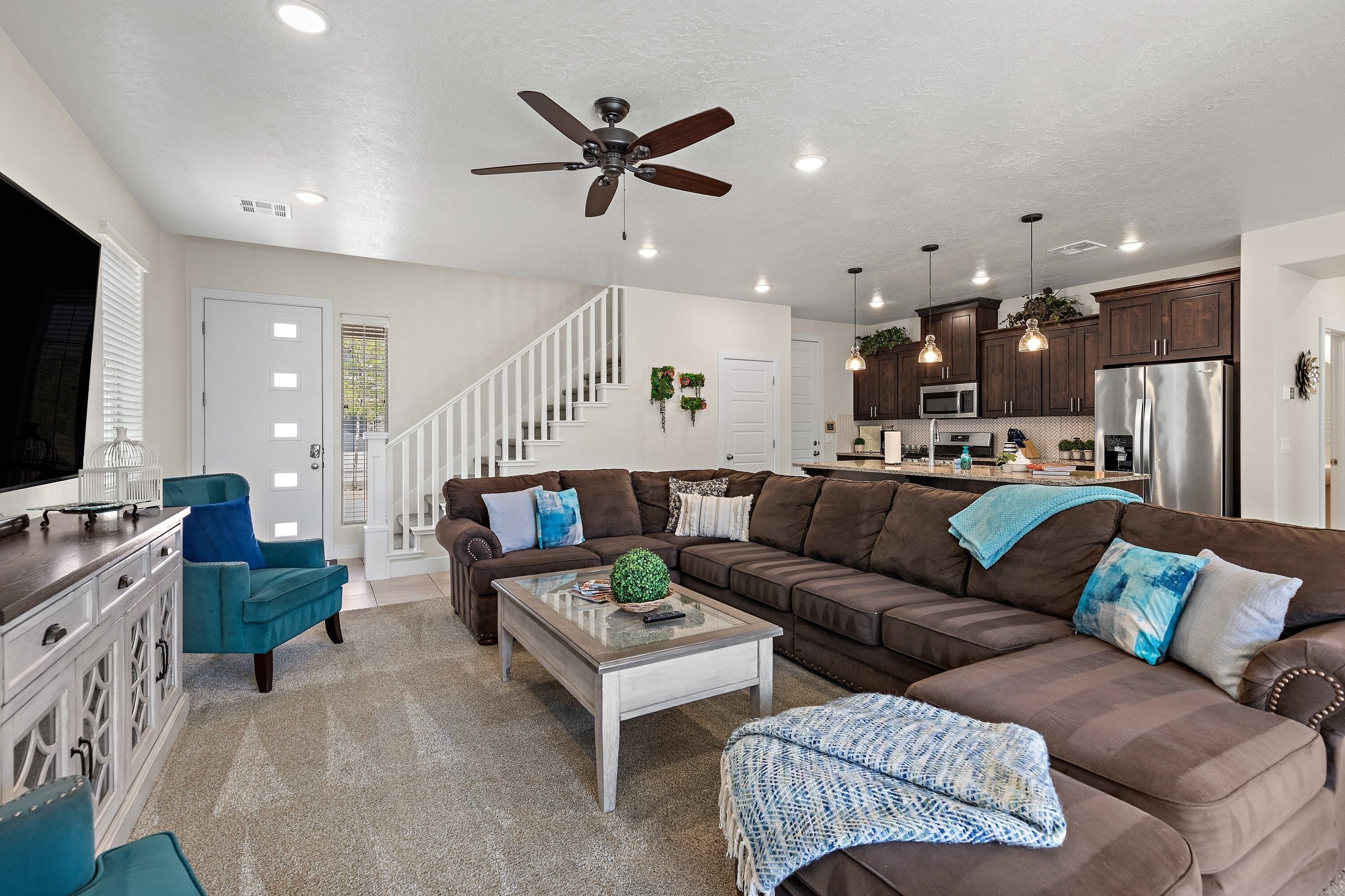 House, 5 Bedrooms | Living area