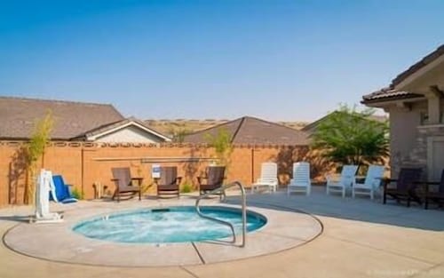 Above Parr - Pet Friendly! 5 Bedroom Home