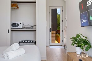 1 soverom, skrivebord, strykejern/-brett og wi-fi (inkludert)