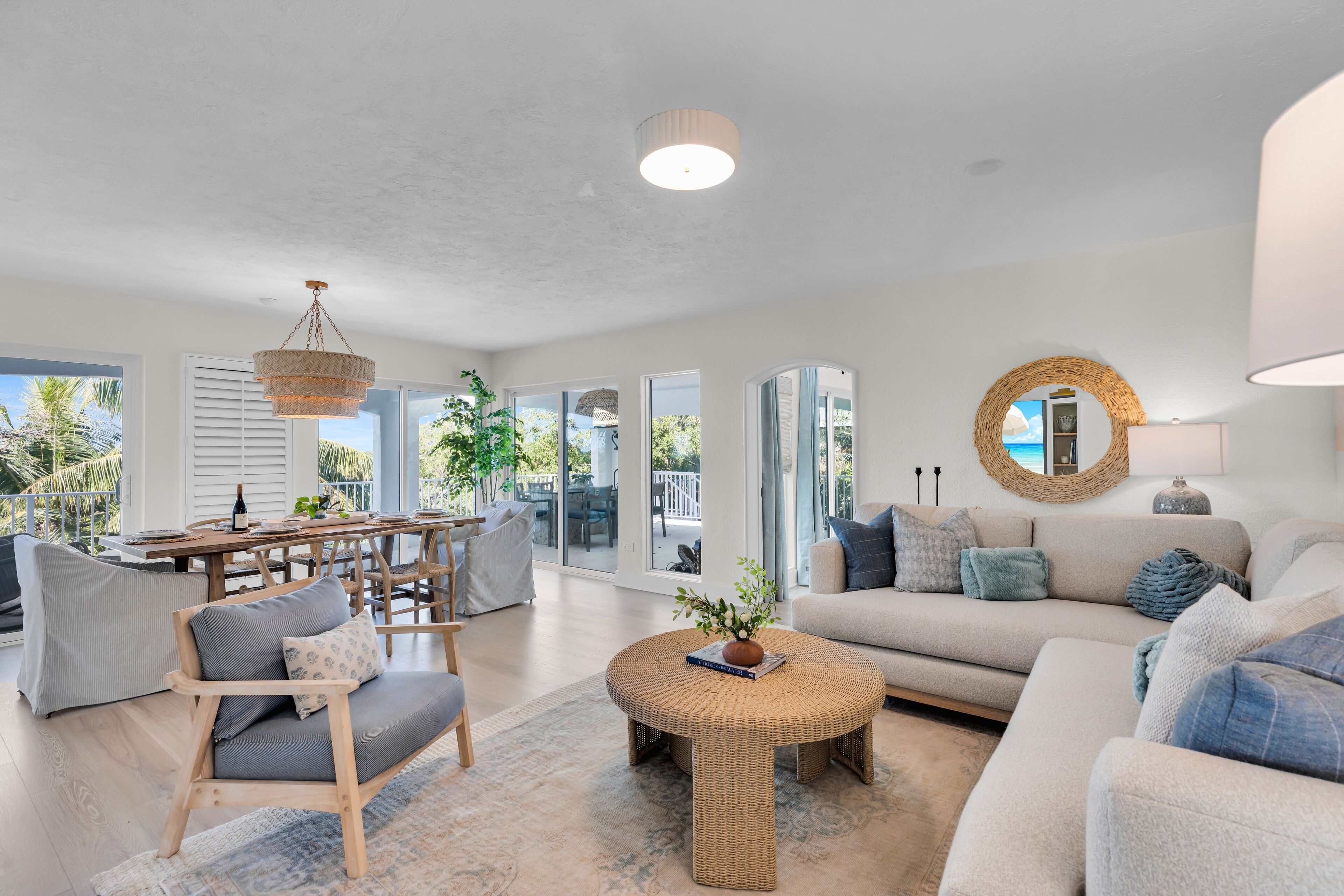 獨棟房屋, 4 間臥室 | 起居區 | 智慧型電視