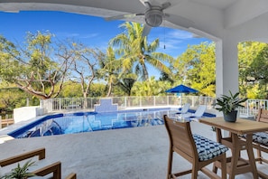 House, 4 Bedrooms | Pool