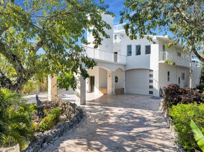 House, 4 Bedrooms | Exterior