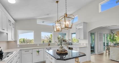 New Listing! Reel Joy Waterfront Luxe With Pool And Private Dock 4 Bedroom Home