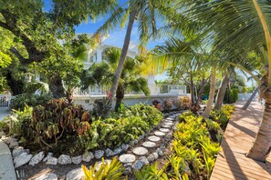 House, 4 Bedrooms | Property grounds