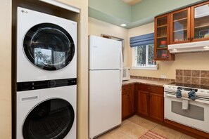Condo, 1 Bedroom | Private kitchen