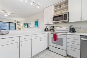 Condo, 2 Bedrooms | Private kitchen | Fridge, oven, coffee/tea maker, toaster - Big Island Kona Westwind 12 2 Bedroom Condo (Kailua-Kona)