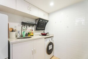 Suite, 2 Bedrooms | Private kitchen