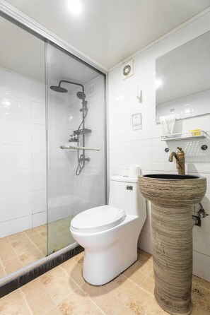 Suite, 2 Bedrooms | Bathroom | Slippers