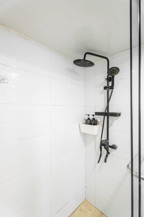 Suite, 2 Schlafzimmer | Badezimmer