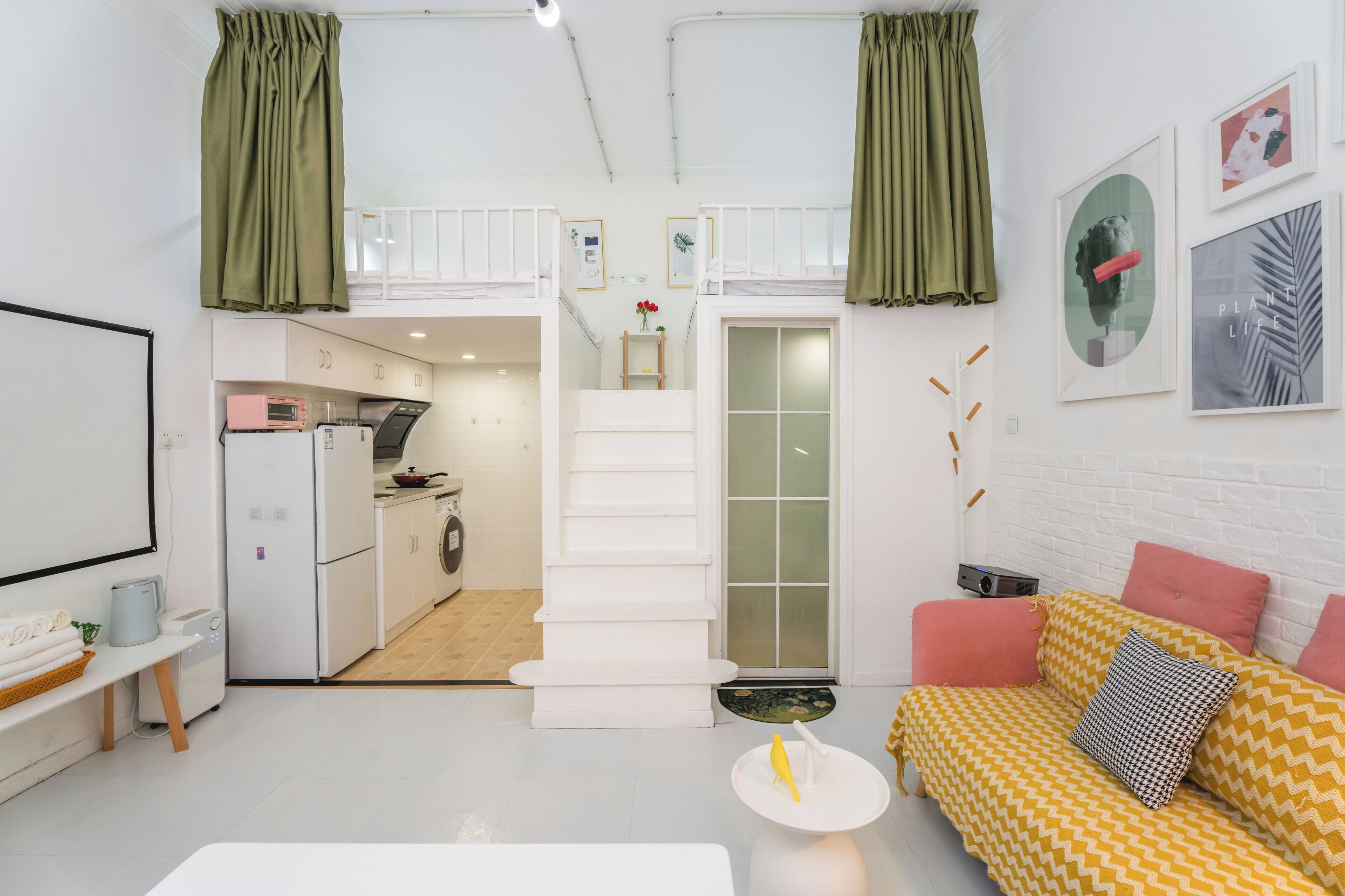 Suite, 2 Bedrooms | Living room | TV