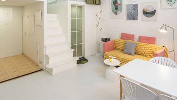 Suite, 2 Bedrooms | Living room