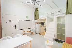 Suite, 2 Bedrooms | Living area