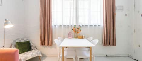 Suite, 2 Bedrooms | Living area