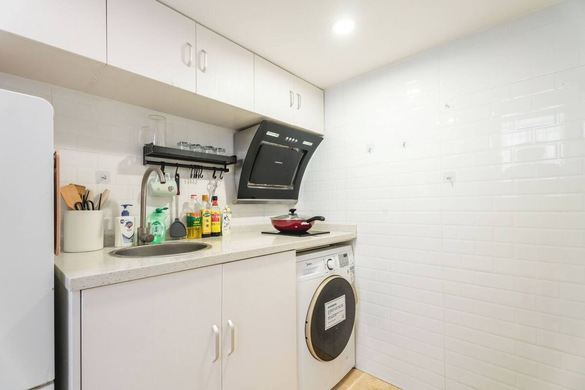Suite, 2 Bedrooms | Private kitchenette | Fridge, microwave, rice cooker, cookware/dishes/utensils