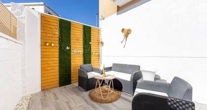 Apartment 'Calma Suite' with Private Garden, Wi-Fi and Air Conditioning