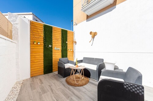 Apartment 'Calma Suite' with Private Garden, Wi-Fi and Air Conditioning
