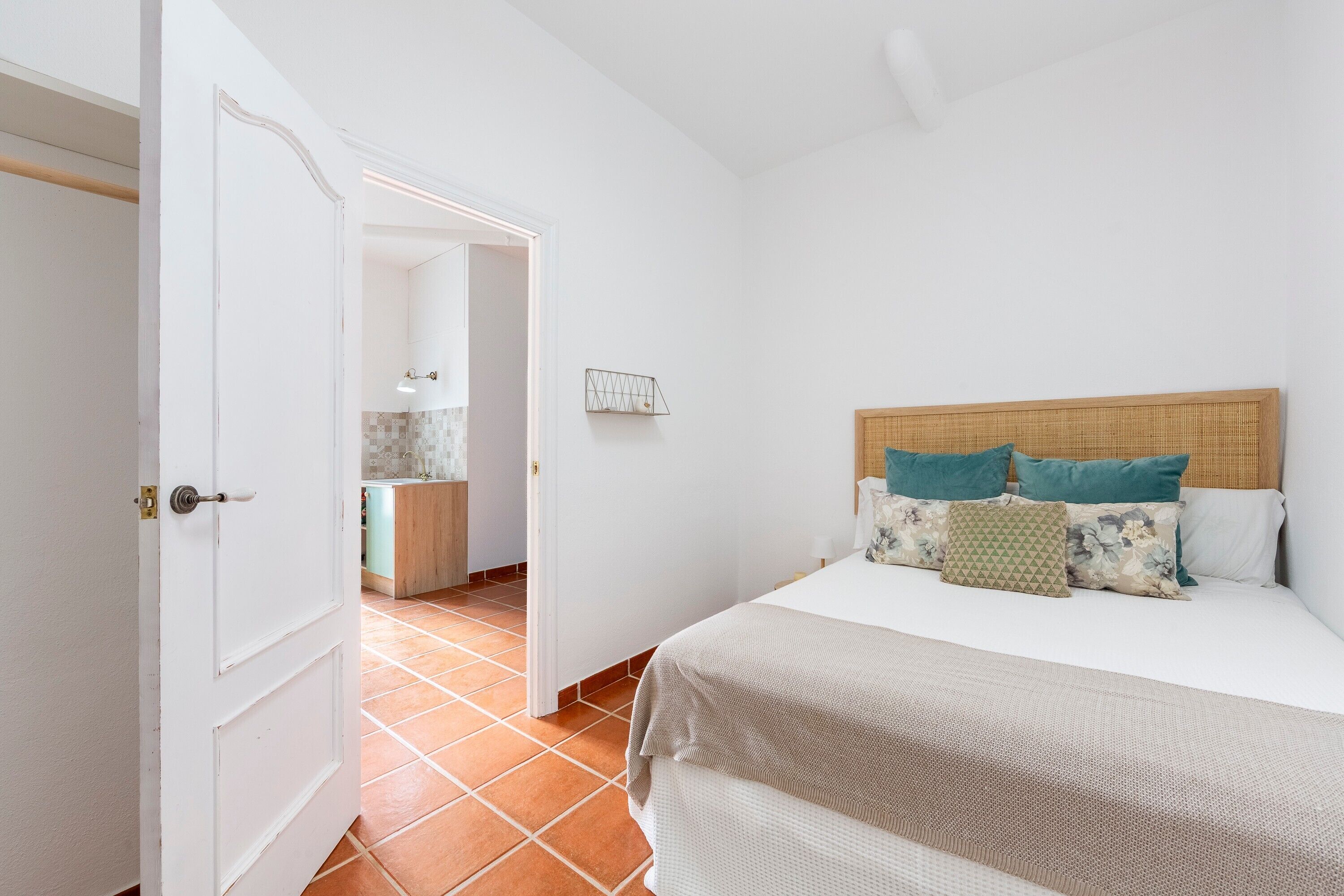 1 habitación, tabla de planchar con plancha, wifi y ropa de cama 